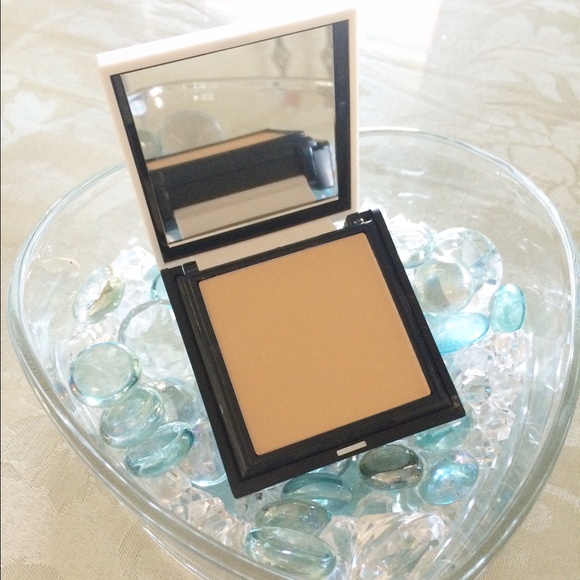 (BRAND NEW) Benefit Compact Powder - Picture 3 of 4