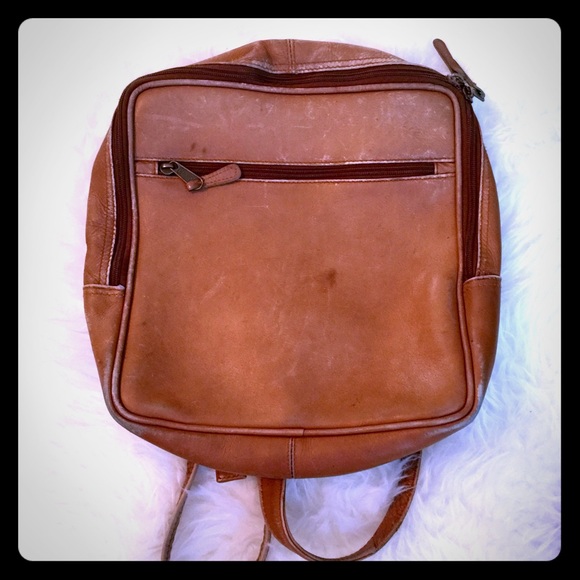 Clava Leather Handbags - Clave genuine leather backpack.