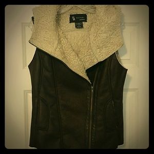 Jacket vest with fur