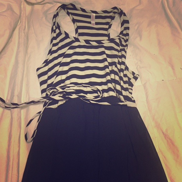 Perfect black and white dress!