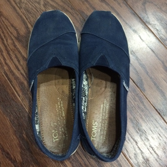 navy toms