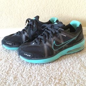 Nike fly wire shoes