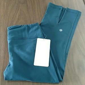 Lululemon Gather & Crow Crop capris