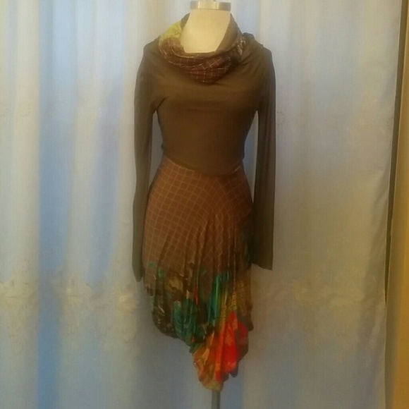 Save the queen Dress Size Small