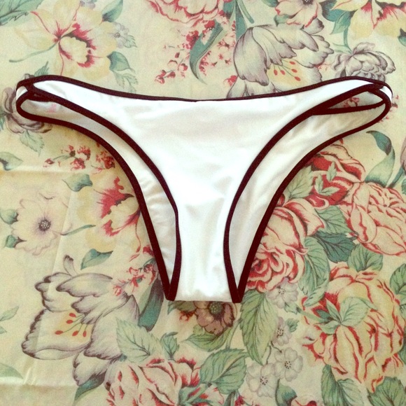 Victoria's Secret The Itsy Bikini Bottom NWOT