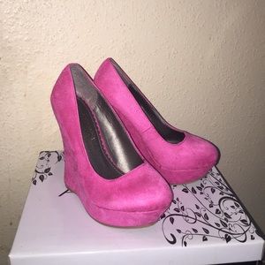 Pink suede wedges!