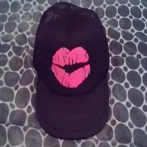 Black hat with lips!