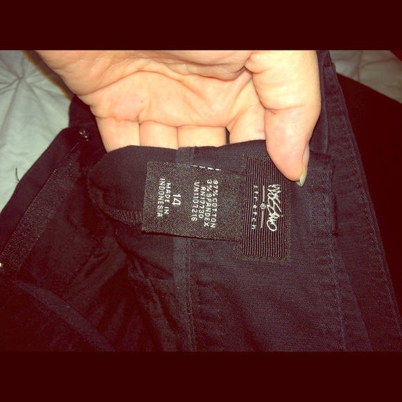 Black Capris