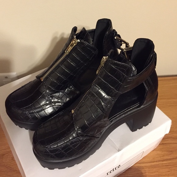 *SOLD ON VINTED* Snakeskin platform boots