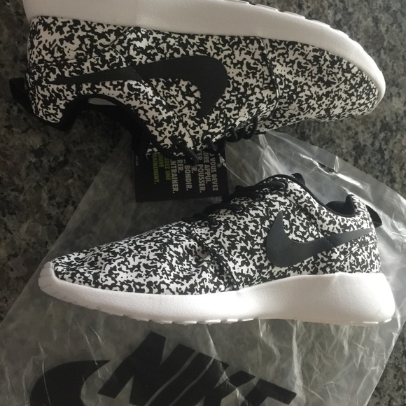 NWT! Speckled Nike Roshe