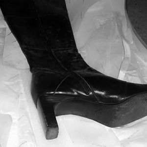 Leather high heel boots. Liz Claireborne.