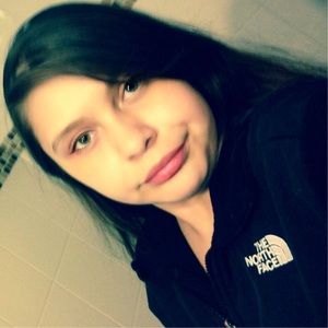 Meet your Posher, Alejandra