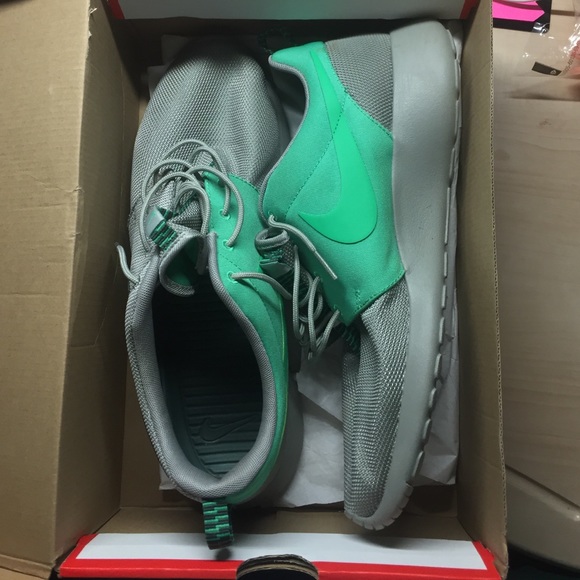 Grey/Green Nike Roshe Run. Size 11.5