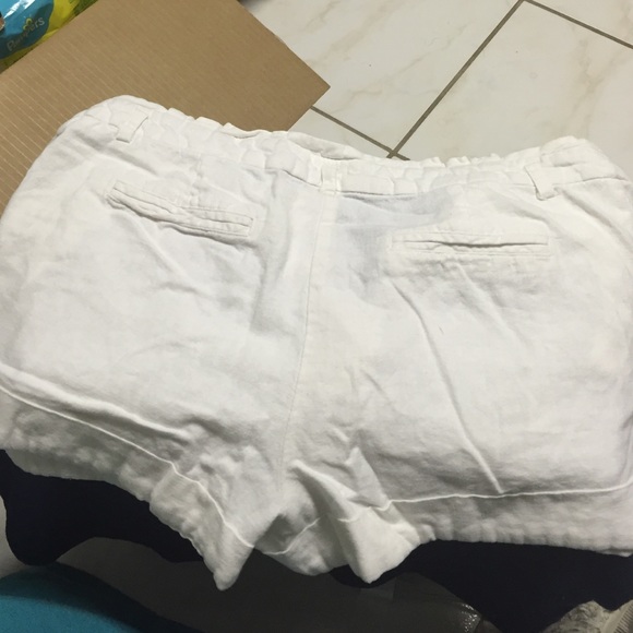 White shorts - Picture 2 of 2
