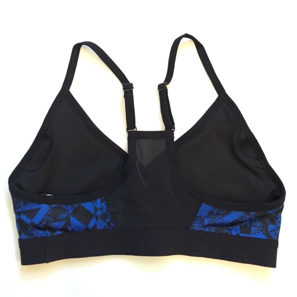 ✨NEW RELEASE✨Nike sports bra - Picture 2 of 4