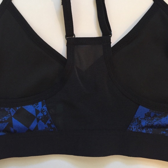 ✨NEW RELEASE✨Nike sports bra - Picture 3 of 4