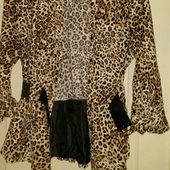 LEOPARD TOP - Picture 2 of 4