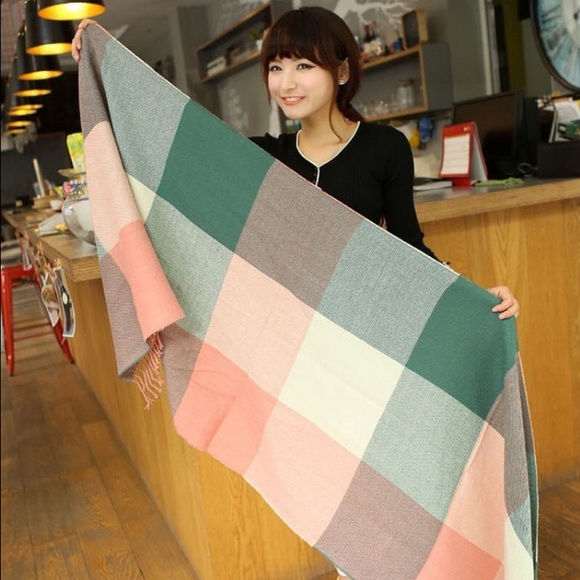 Winter Plaid Scarf - Picture 3 of 4