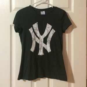 Yankee tee
