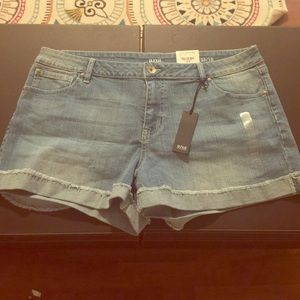 Light wash short shorts 😘