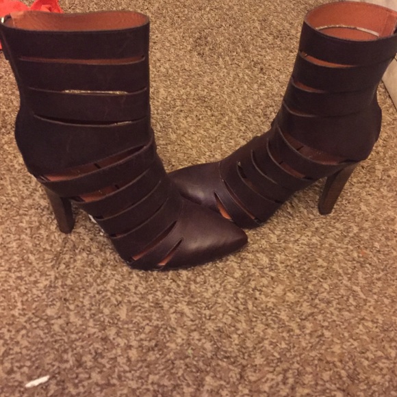 Shoes - Picture 3 of 4