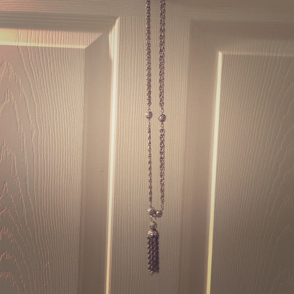 Silver/grey necklace