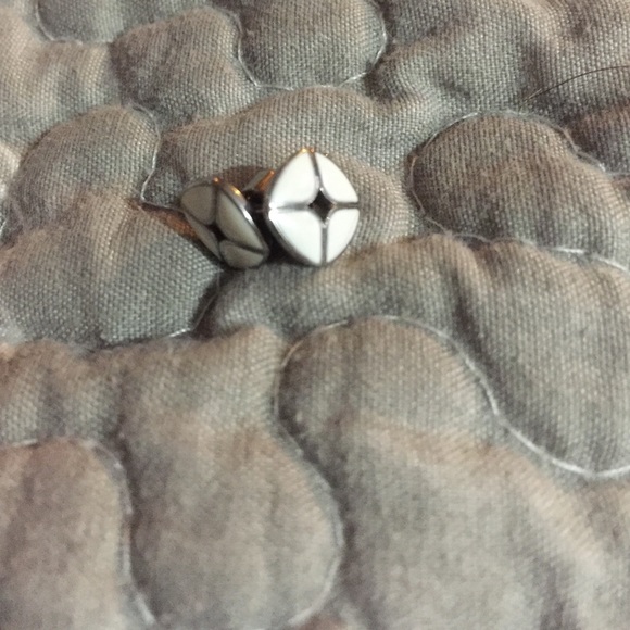 Fossil white earrings