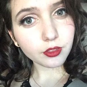 Meet your Posher, Alexandra