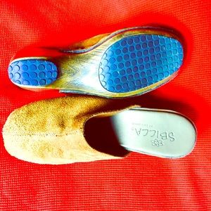 LEATHER SBICCA WEDGES