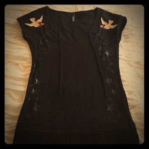 Black star and sparrow top
