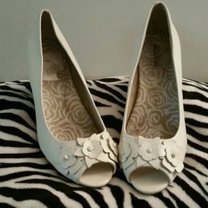 Kenneth Cole Reaction ladies wedges