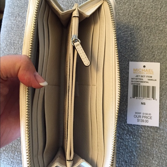 Michael kors vanilla leather wallet - Picture 3 of 3