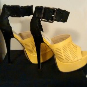 Black and yellow sexy stilleto