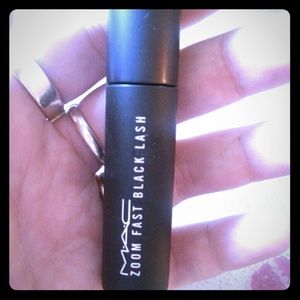 MAC zoom fast black lash mascara