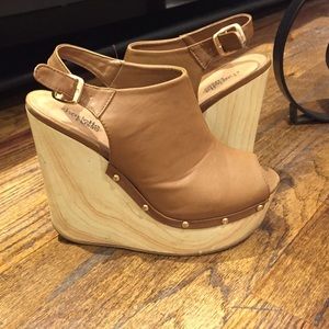 Perfect summer wedge heel!