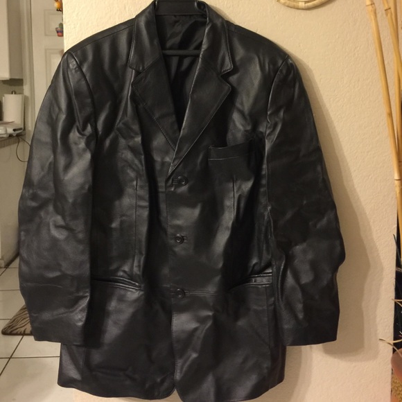 Mens Black Leather Jacket. New w/o tags. Size M.