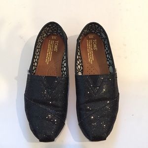 TOMS black glitter show