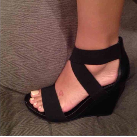 BCBGeneration black bandage wedges