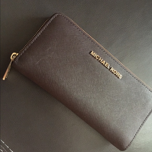 MICHAEL KORS JET SET TRAVEL WALLET