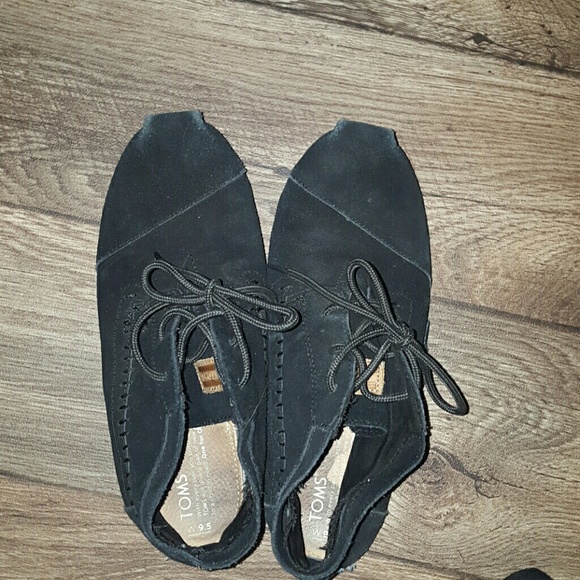 Toms moccasin shoes