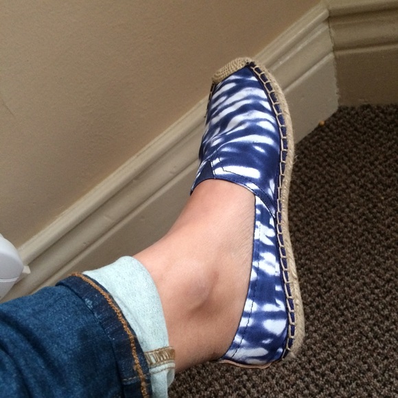 Joy & Mario Blue and White Print Espadrilles