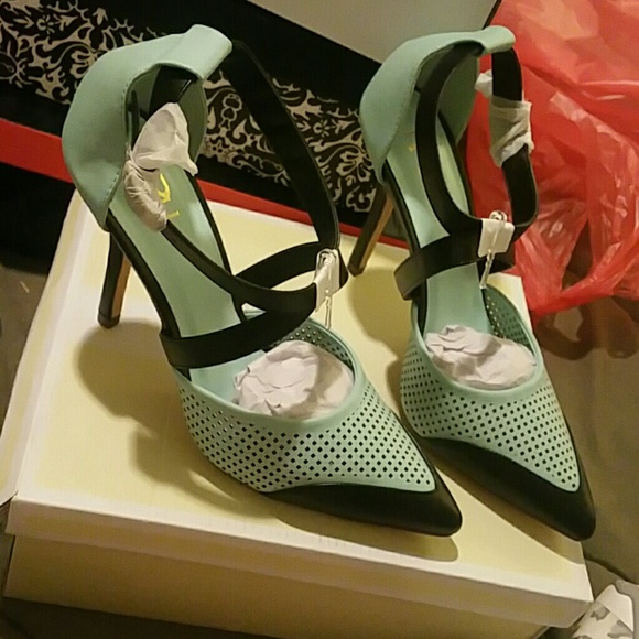 Pointy professional high heels
