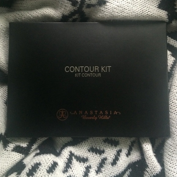 Anastasia Beverly Hills contour kit LIGHT