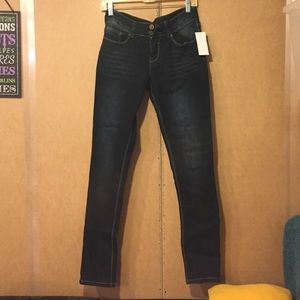 Curvy skinny/straight leg jeans.