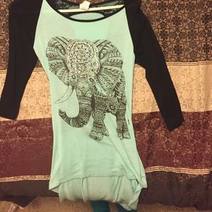 Really cute bedazzled elephant top💕
