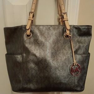 Michael Kors Jet Set Tote