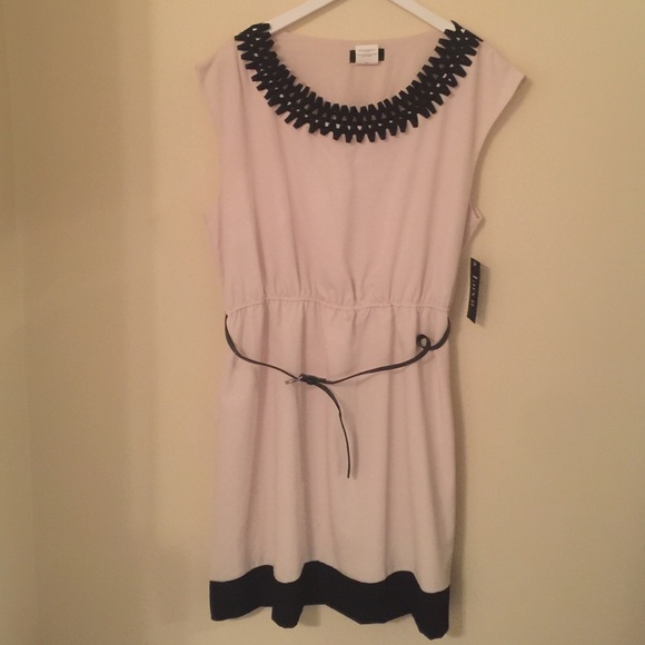 Stunning business casual tan/back belted dress