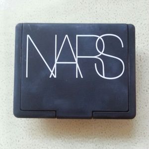NARS  highlighter / blush  in Albatross