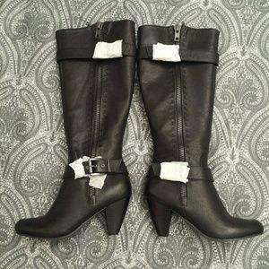 Black heeled boots