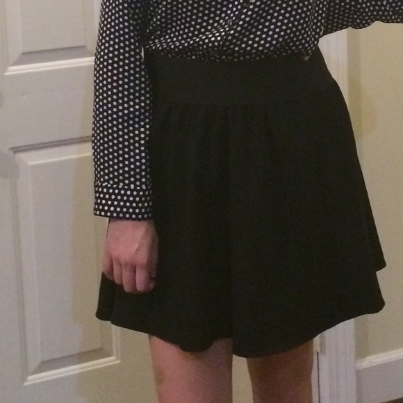 Flouncy black skirt - Picture 1 of 1